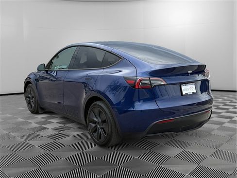 Used 2025 Tesla Model Y Long Range image 3
