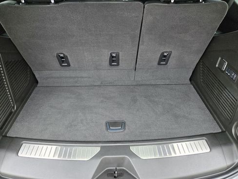 Used 2026 GMC Yukon Denali w/ Sun & Power Step Package AWD/4WD image 30