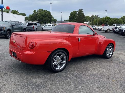 Used 2004 Chevrolet SSR w/ Preferred Equipment Group RWD image 6