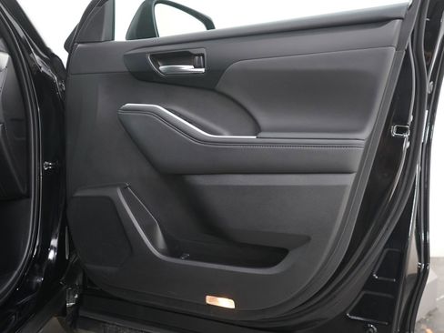 Used 2025 Toyota Highlander XSE AWD/4WD image 7