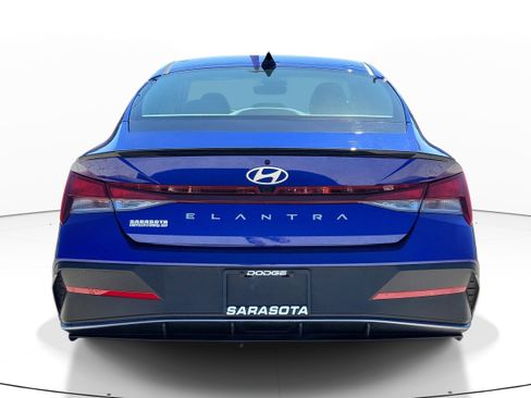 Used 2025 Hyundai Elantra Sport FWD image 5