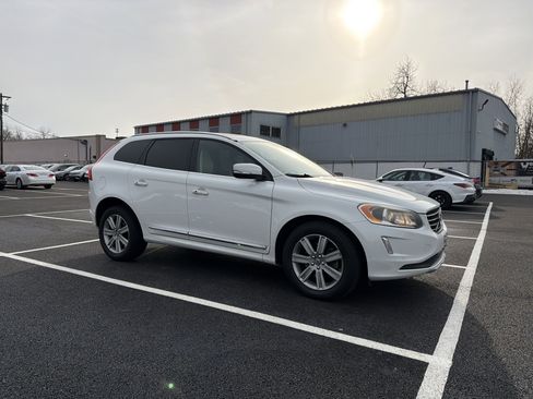 Used 2016 Volvo XC60 T6 w/ Climate Package image 3