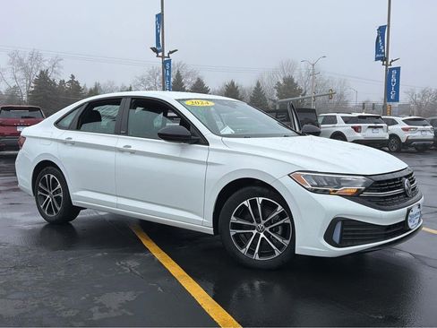 Used 2024 Volkswagen Jetta Sport image 2