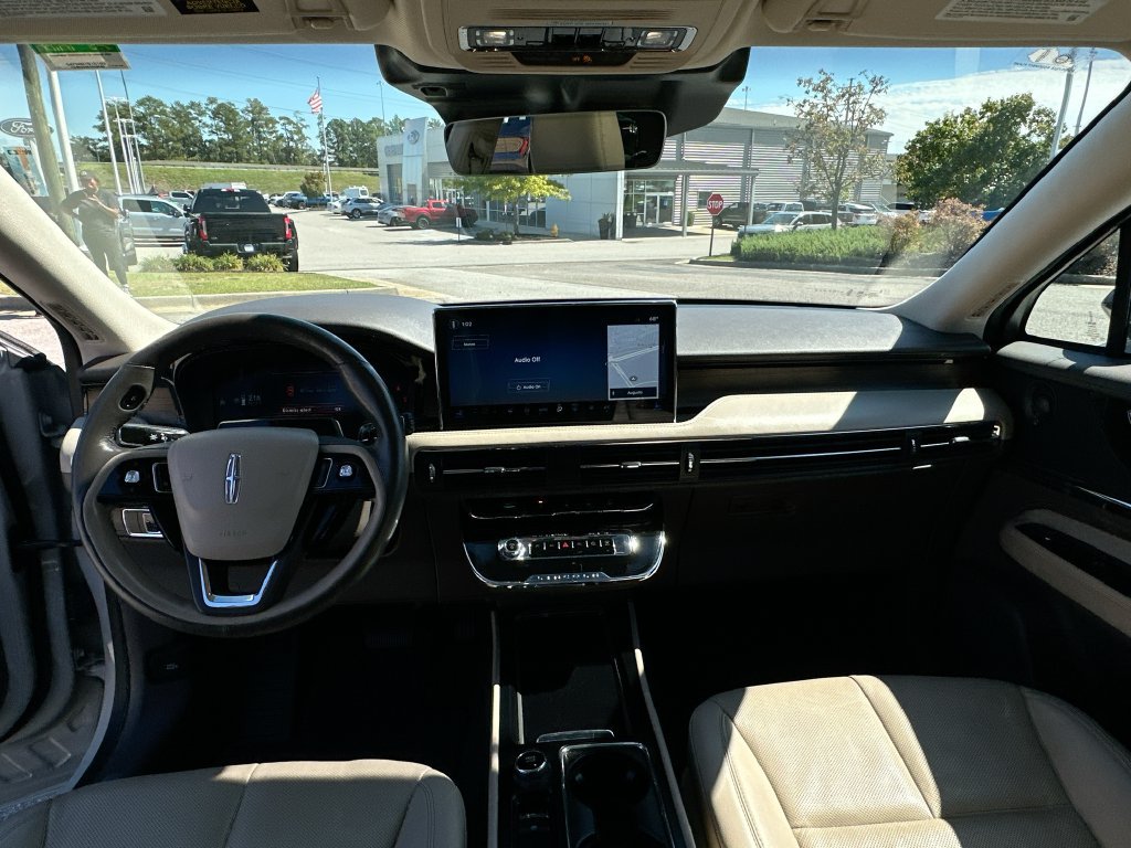 Used 2023 Lincoln Corsair Reserve w/ Equipment Group 202A FWD image 3