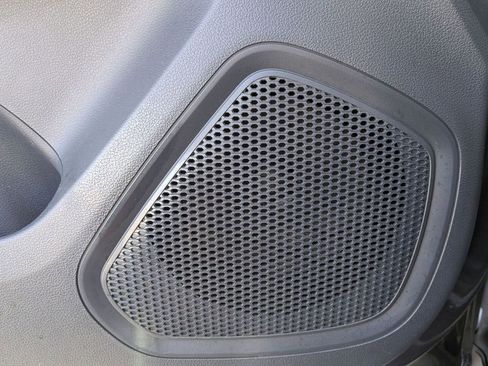 Certified 2025 Hyundai Venue Limited FWD image 24