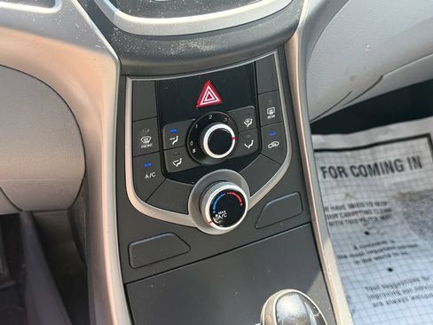 Used 2015 Hyundai Elantra SE w/ Option Group 02 FWD image 25