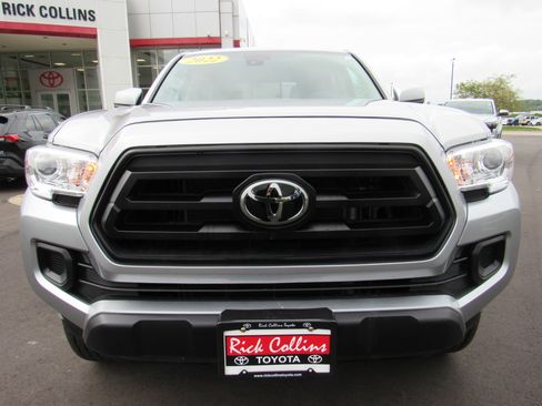 Used 2022 Toyota Tacoma SR image 3