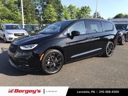 Used 2025 Chrysler Pacifica Limited