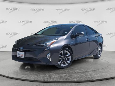 Used 2017 Toyota Prius Three Touring FWD image 3