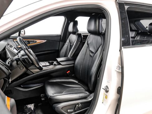 Used 2019 Lincoln Nautilus Select image 28