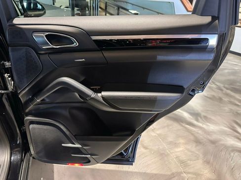 Used 2018 Porsche Cayenne AWD/4WD image 28