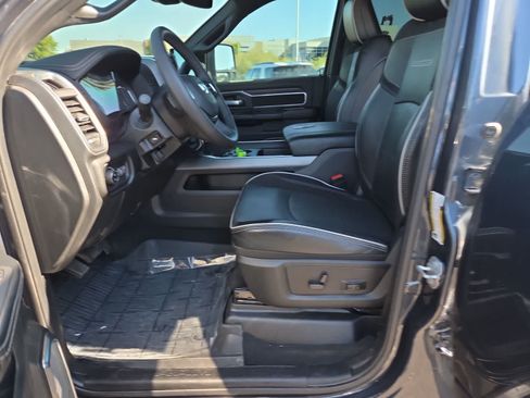 Used 2025 RAM 3500 Laramie AWD/4WD image 19