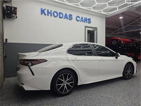 Used 2024 Toyota Camry SE FWD image 6