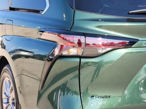 Certified 2026 Toyota Sienna XLE FWD image 15