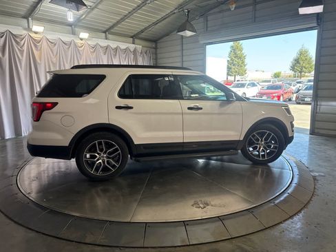 Used 2017 Ford Explorer Sport w/ Equipment Group 401A AWD/4WD image 4