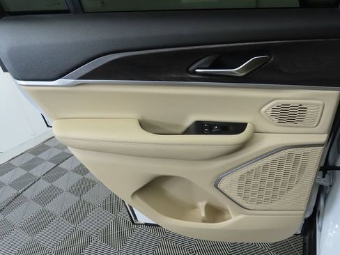 Used 2022 Jeep Grand Cherokee Limited image 27