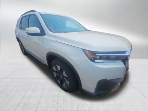 Used 2026 Honda Pilot Elite image 3