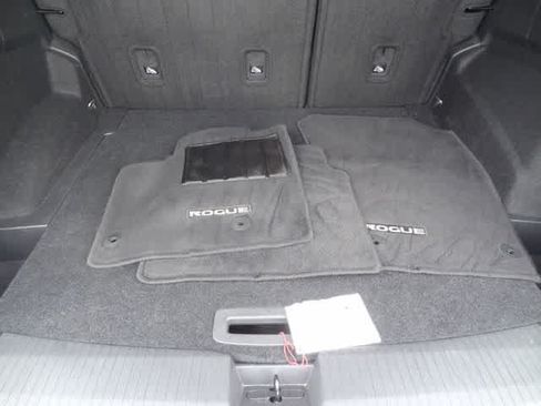 Used 2025 Nissan Rogue SV AWD/4WD image 9