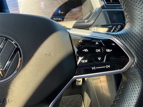 Used 2022 Volkswagen Tiguan SE R-Line image 18