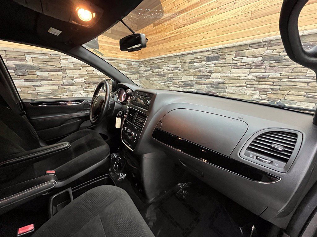 Used 2015 Dodge Grand Caravan SE FWD image 16