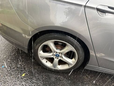 Used 2013 Ford Fusion SE FWD image 4