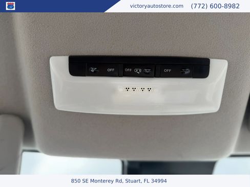 Used 2020 Nissan Versa SV FWD image 33