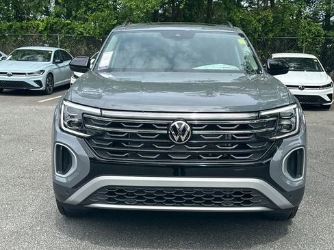 New 2026 Volkswagen Atlas Peak Edition AWD/4WD image 2