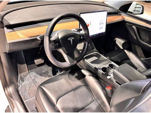 Used 2023 Tesla Model Y Long Range image 19