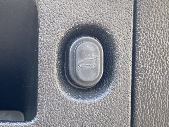 Used 2019 GMC Yukon XL SLT w/ Premium Edition AWD/4WD image 6