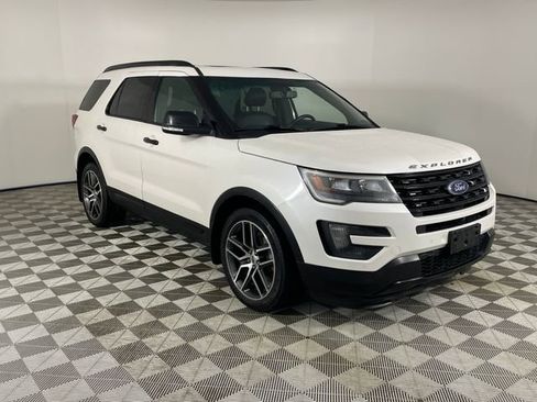 Used 2016 Ford Explorer Sport w/ Equipment Group 401A AWD/4WD image 18