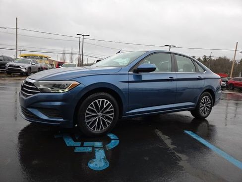 Used 2019 Volkswagen Jetta SE w/ Cold Weather Package image 3