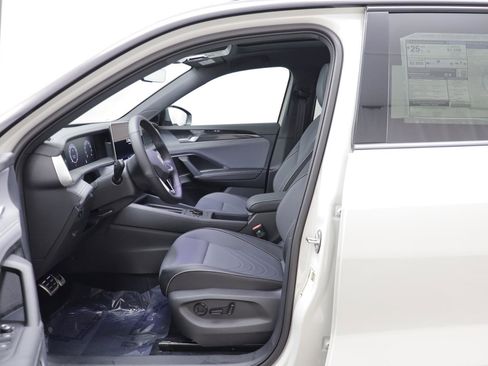 New 2026 Volkswagen Tiguan SE R-Line image 5