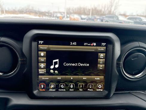 Used 2022 Jeep Wrangler Unlimited Sahara image 18