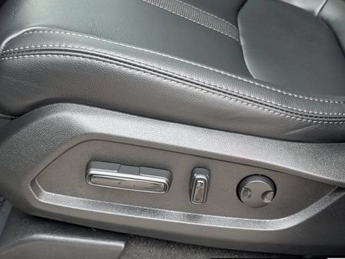 Used 2025 Honda Pilot Touring image 25