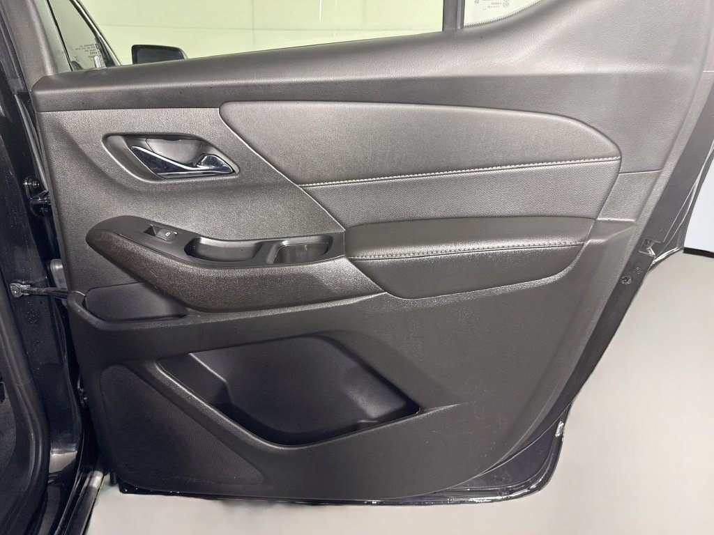 Used 2023 Chevrolet Traverse Premier FWD image 27