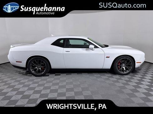 Used 2016 Dodge Challenger SRT w/ Technology Group image 14