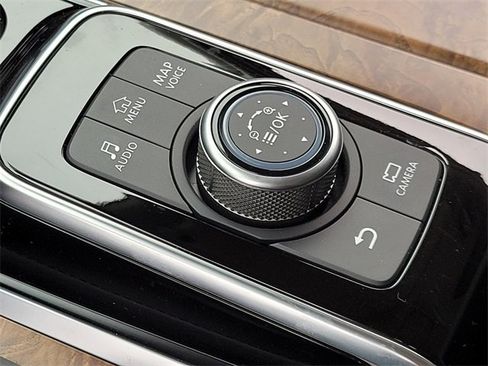 Used 2024 Nissan Armada SL w/ Captain's Chairs Package image 29