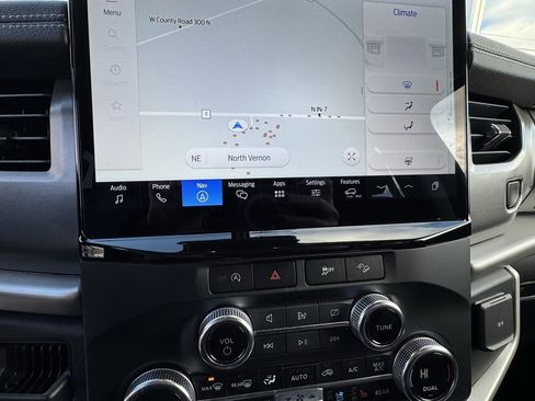 Used 2023 Ford Expedition XLT image 30