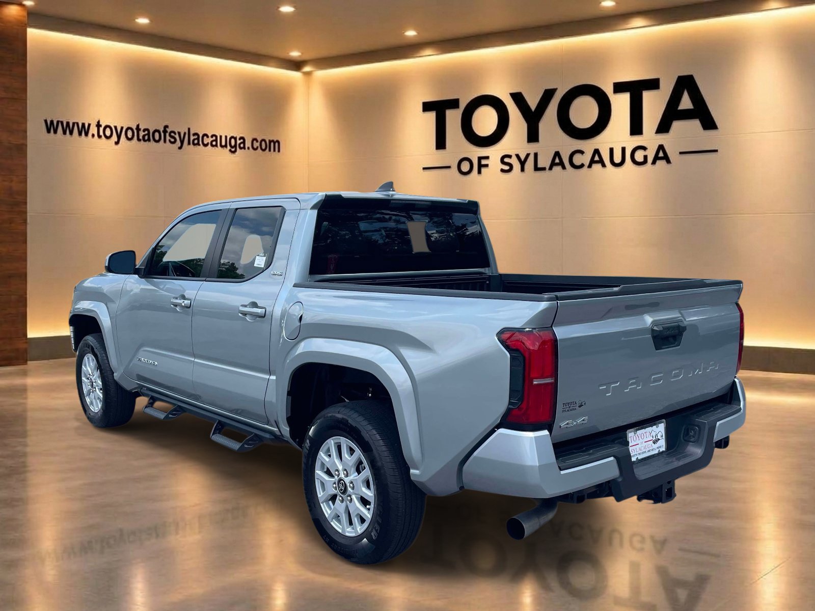 Used 2025 Toyota Tacoma SR5 AWD/4WD image 4