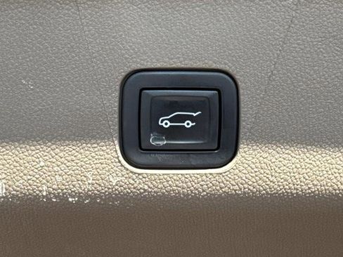 Used 2022 GMC Yukon XL Denali RWD image 15