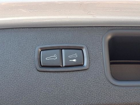 Used 2025 Porsche Macan image 25