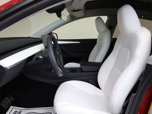 Used 2024 Tesla Model Y Long Range RWD image 14