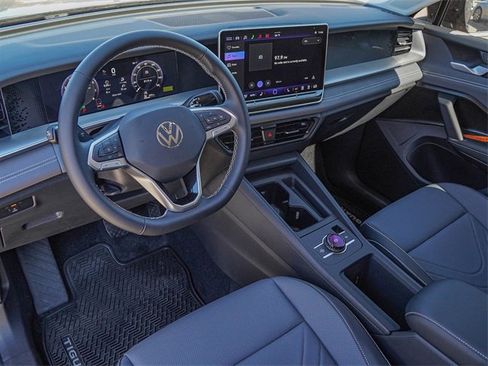 New 2026 Volkswagen Tiguan SE image 8