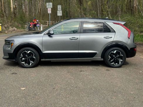 Used 2023 Kia Niro Wave FWD image 4