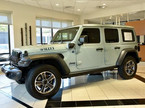 Used 2023 Jeep Wrangler Unlimited w/ Sun & Screen Package AWD/4WD image 3