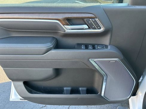 Used 2025 Chevrolet Silverado 2500 High Country w/ Technology Package image 15