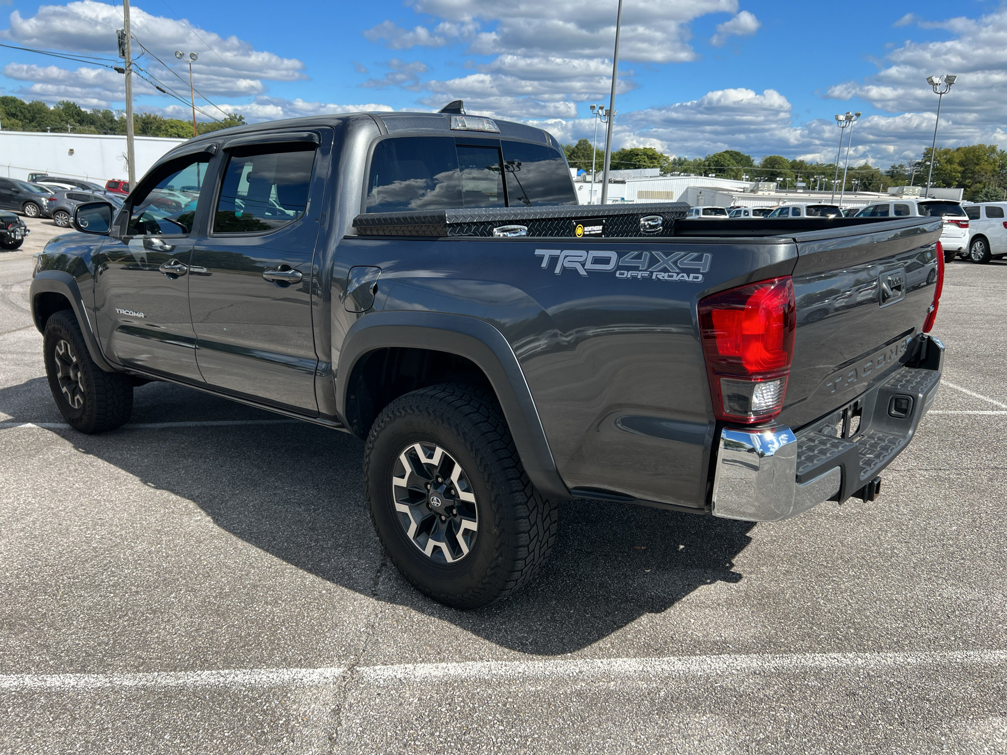 Used 2018 Toyota Tacoma TRD Off-Road AWD/4WD image 5