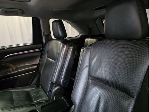Used 2015 Toyota Highlander Limited Platinum image 11
