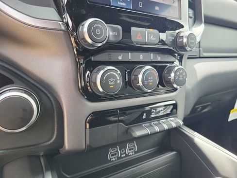New 2026 RAM 1500 4x4 Crew Cab image 16
