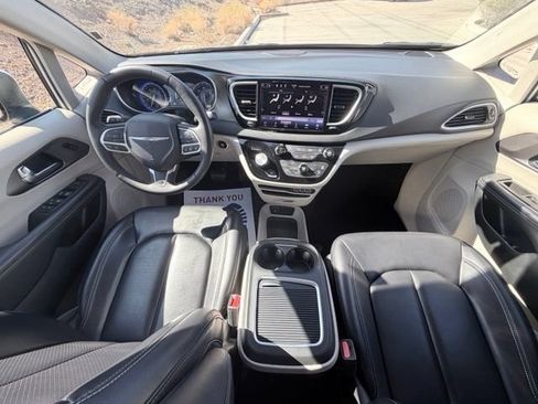 Used 2023 Chrysler Pacifica Touring-L FWD image 33